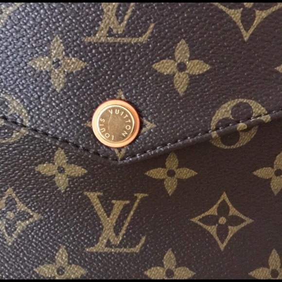 Louis Vuitton Mabillon Crossbody in Monogram Canvas - Picture 3 of 6